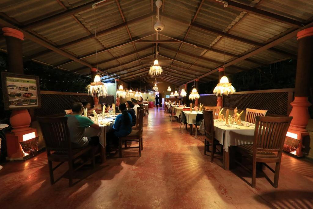 Sundaras Resort & Spa Dambulla Esterno foto